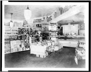 Interior view of a grocery store, Washington, D.C. LCCN95512552