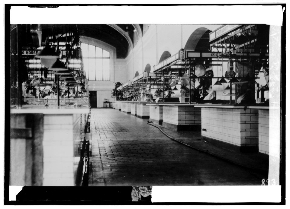 Interior, modern (...) market LCCN2016821079