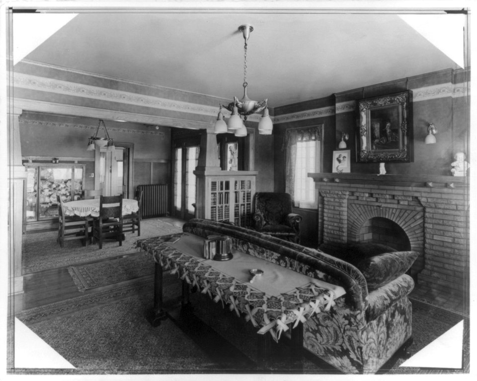 Interior of home showing living room and dining room LCCN2006679166
