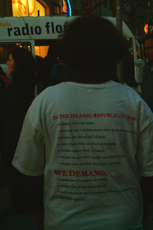InterKoneXiones 2012 in Hannover T-Shirt In the Islamic Republic of Iran we demant