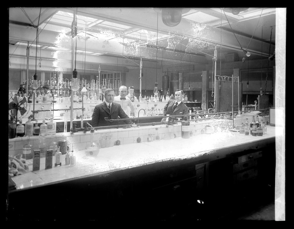 Internal Ref. chemical lab LCCN2016851959