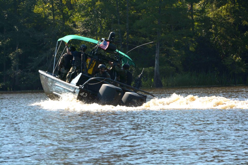 International NAVSCIATTS Students Conduct Riverine Operations 160826-N-TI567-047
