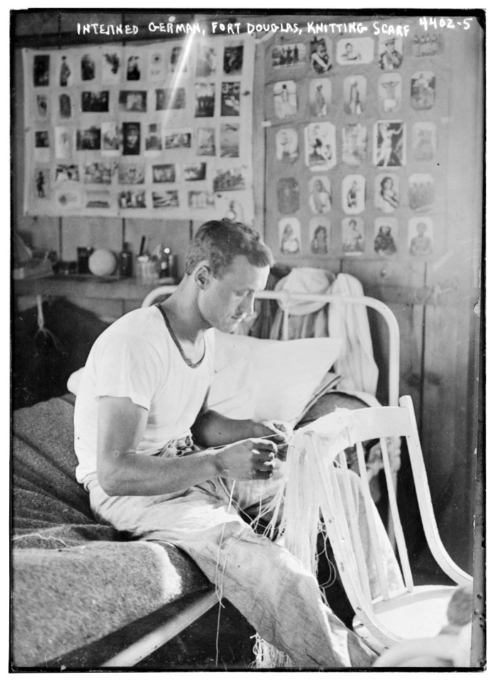 Interned German, Fort Douglas, knitting scarf LCCN2014705869