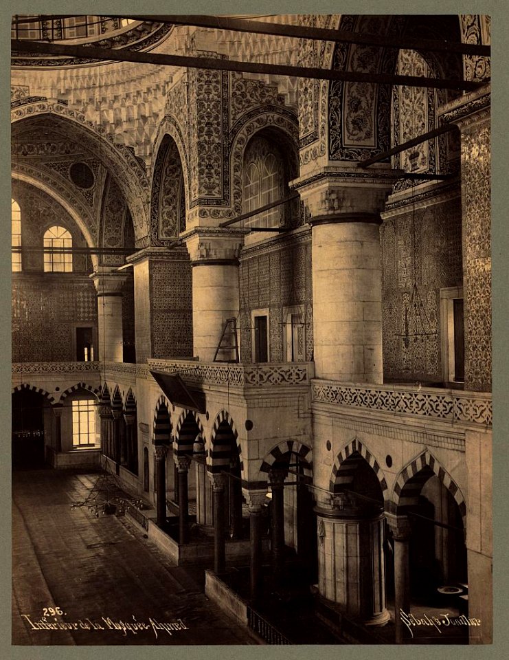 Intérieur de la Mosquée Ahmed - Sébah & Joaillier. LCCN2003688201