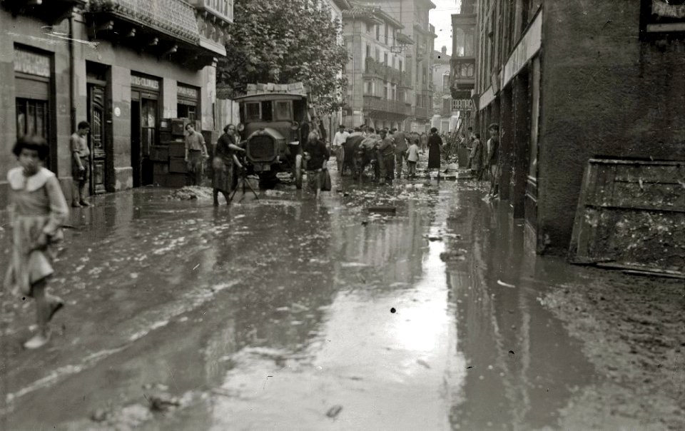 Inundaciones en la localidad Errenteria (10 de 12) - Fondo Car-Kutxa Fototeka