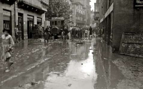 Inundaciones en la localidad Errenteria (10 de 12) - Fondo Car-Kutxa Fototeka