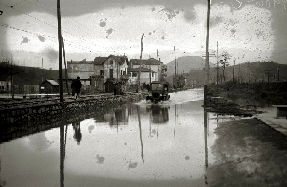 Inundaciones en la zona de Txomin-Enea y en el resto del barrio de Loiola (10 de 11) - Fondo Car-Kutxa Fototeka