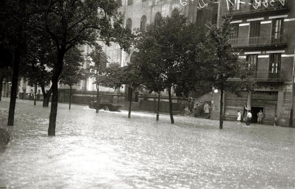 Inundaciones en San Sebastián (5 de 18) - Fondo Car-Kutxa Fototeka