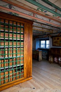 Interiör. Biblioteket: Sektion, stängd dörr. Rum syns - Skoklosters slott - 86265