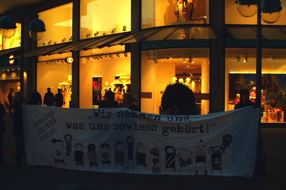 InterKoneXiones 2012 in Hannover Transparent Frauen Lesben Trans Wir nehmen uns, was uns sowieso gehört