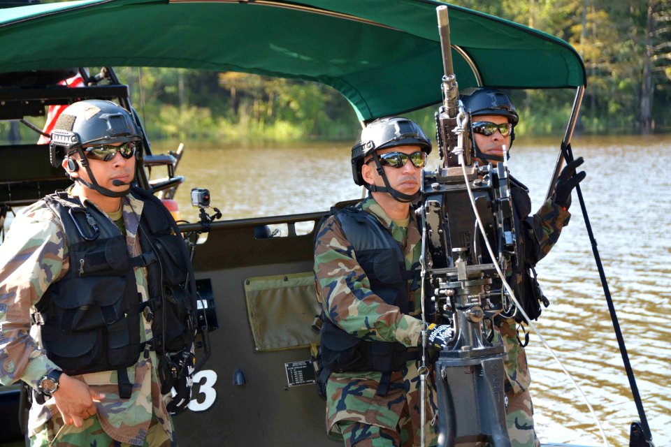 International NAVSCIATTS Students Conduct Riverine Operations 160826-N-TI567-024