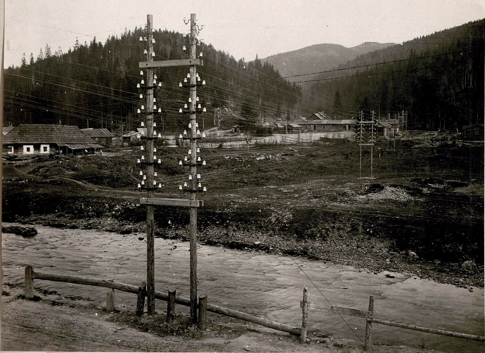 Interurbane Telephon Trasse im Kirlibabatal (BildID 15720142)