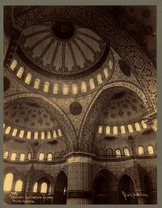 Intérieur de la Mosquée Ahmed, vue de la coupole - Sébah & Joaillier. LCCN2003688203