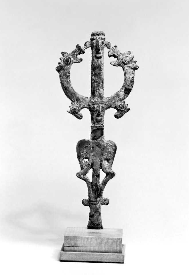 Iranian - Master-of-Animals Standard - Walters 54120