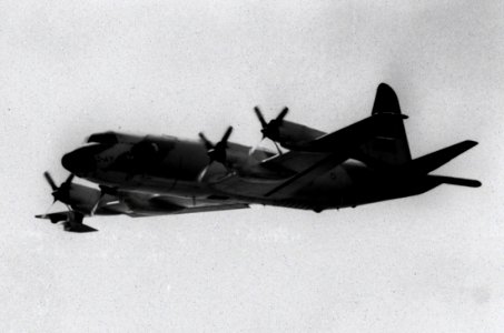Iranian Lockheed P-3F Orion in flight over the Strait of Hormuz on 1 August 1994 (6491410)