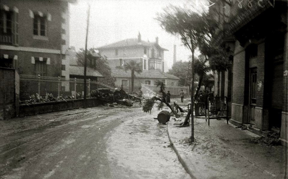 Inundaciones en la localidad Errenteria (2 de 12) - Fondo Car-Kutxa Fototeka