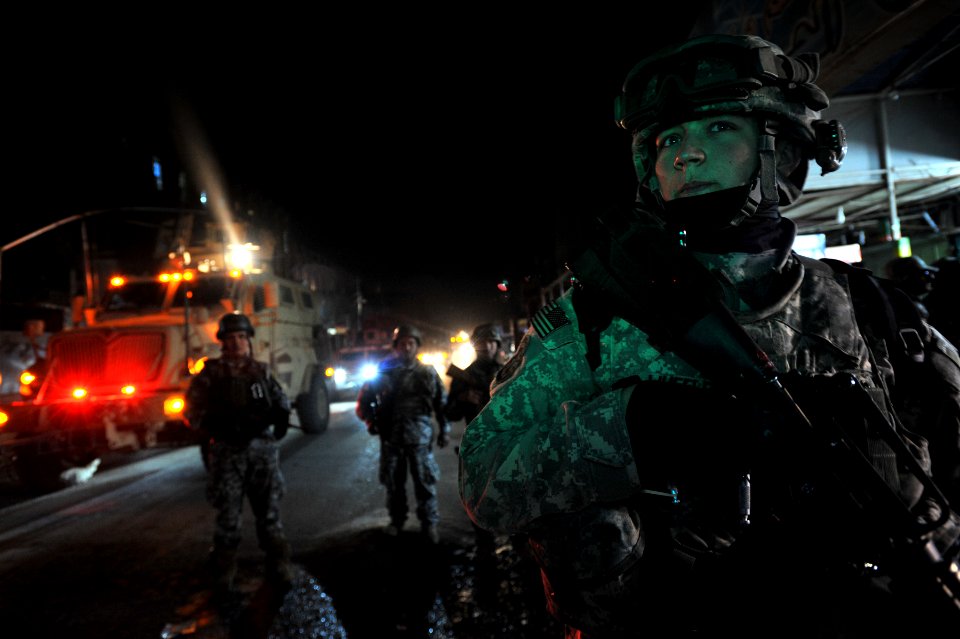 Iraqi police patrol Sadiah DVIDS142051