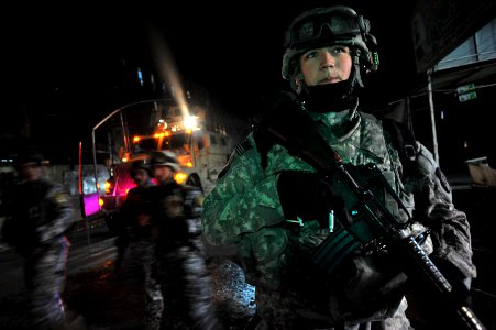 Iraqi police patrol Sadiah DVIDS142070
