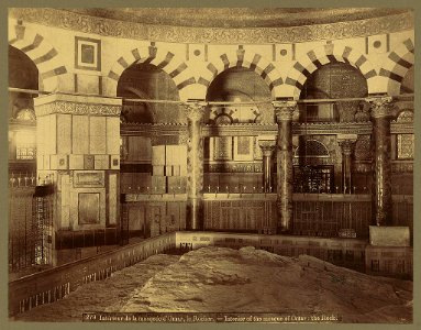 Intérieur de la mosquée d'Omar, le Rocher Interior of the mosque of Omar- the Rock - - Bonfils. LCCN2004669832