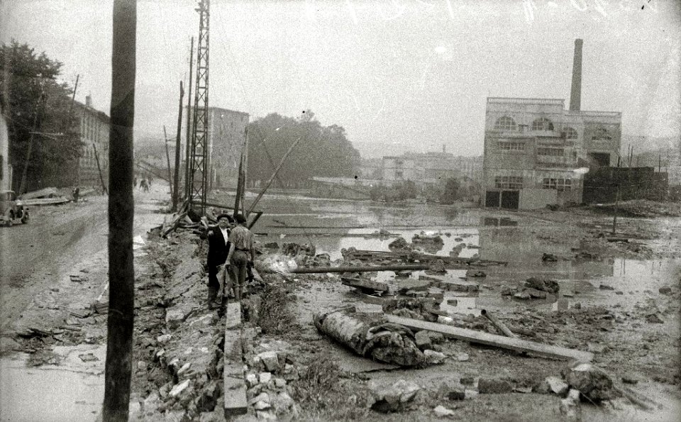 Inundaciones en la localidad de Errenteria (2 de 11) - Fondo Car-Kutxa Fototeka