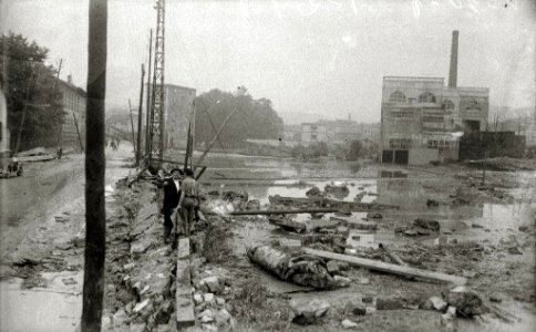 Inundaciones en la localidad de Errenteria (2 de 11) - Fondo Car-Kutxa Fototeka