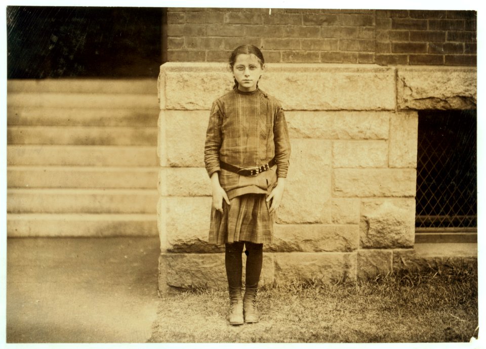 Irene Cohen, ten-year-old Newsgirl, Provience, R.I. (For Child Welfare Exhibit - 1912-13.) LOC nclc.03800