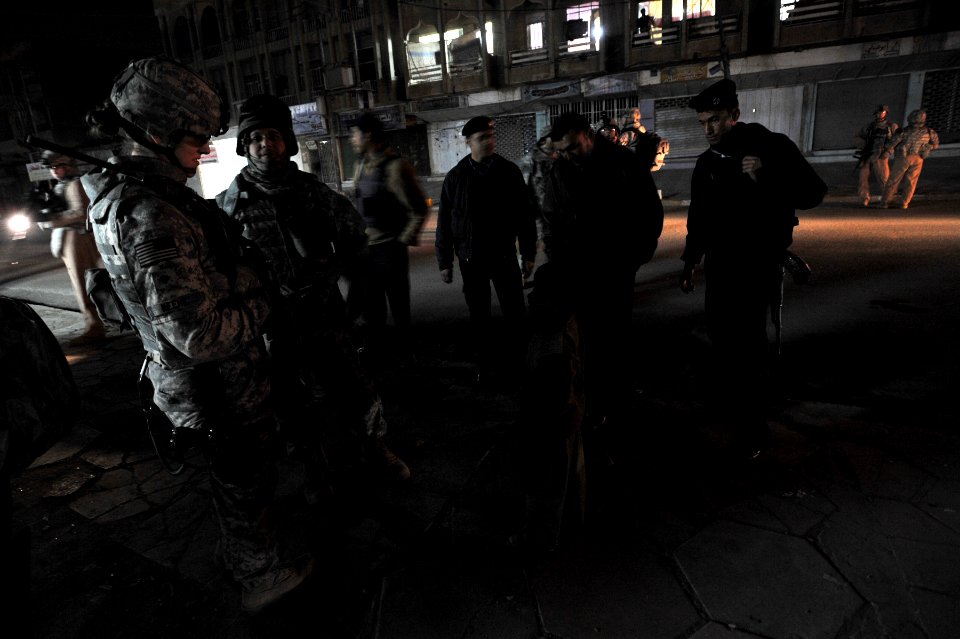 Iraqi police patrol Sadiah DVIDS142071