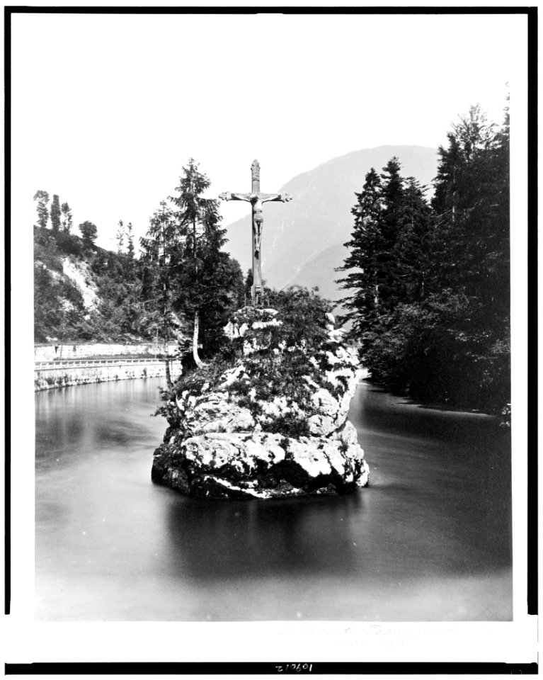 Island in Traun River near Ischl LCCN94512628