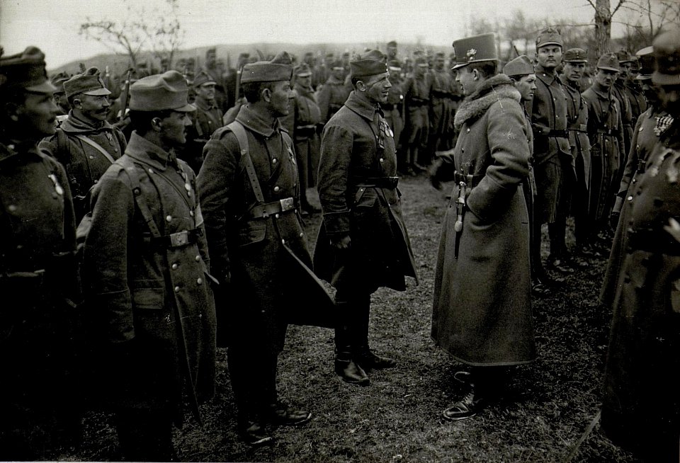 Isonzofrontreise Kaiser Karls I. am 10.4.1917 (BildID 15552114)