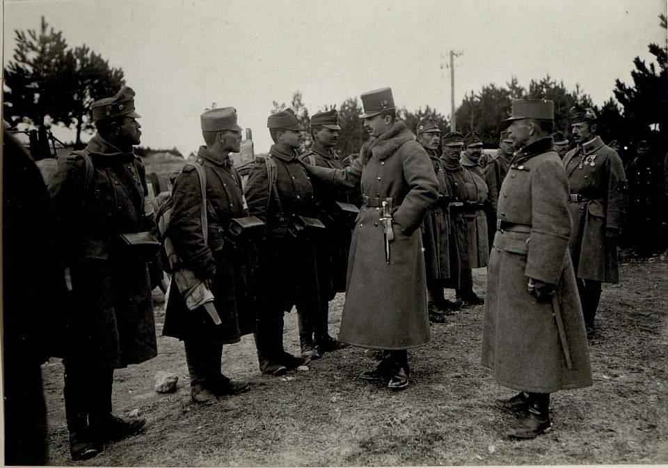 Isonzofrontreise Kaiser Karls I. am 10.4.1917 (BildID 15552100)