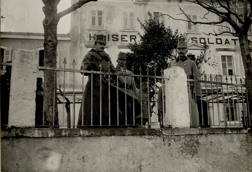 Isonzofrontreise Kaiser Karls I. am 10.4.1917 (BildID 15552226)