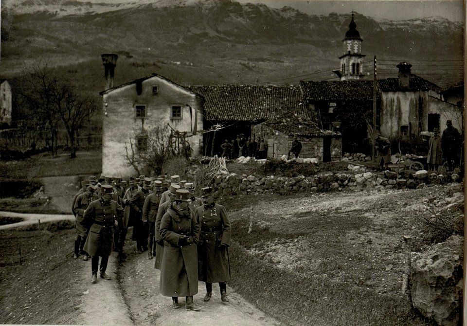 Isonzofrontreise Kaiser Karls I. am 10.4.1917 (BildID 15552254)