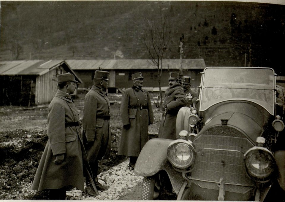 Isonzofrontreise Kaiser Karls I. am 10.4.1917 (BildID 15552282)