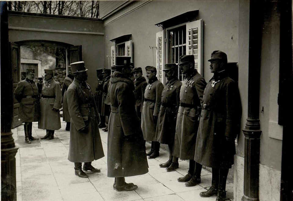 Isonzofrontreise Kaiser Karls I. am 10.4.1917 (BildID 15552212)