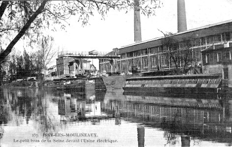 Issy-Les-Moulineaux, Le petit bras de la Seine devant l'Usine électrique