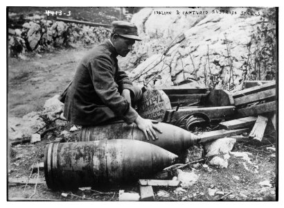 Italian & captured Austrian shells LCCN2014705911
