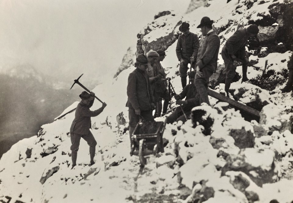 Italian Alpine troops at work on Monte Nero 1916