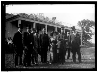 ITALIAN COMMISSION TO U.S. COMMISSION AT MOUNT VERNON. FRONT- AMBASSADOR MACCHI DI CELLERI; FERDINAND; UNIDENTIFIED LADY; MARCONI LCCN2016867830