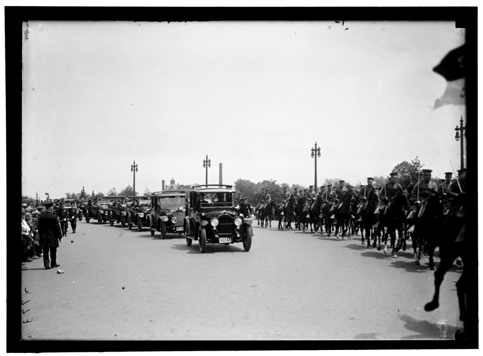 ITALIAN COMMISSION TO U.S. SCENES ON ARRIVAL, MAY 23, 1917 LCCN2016867786