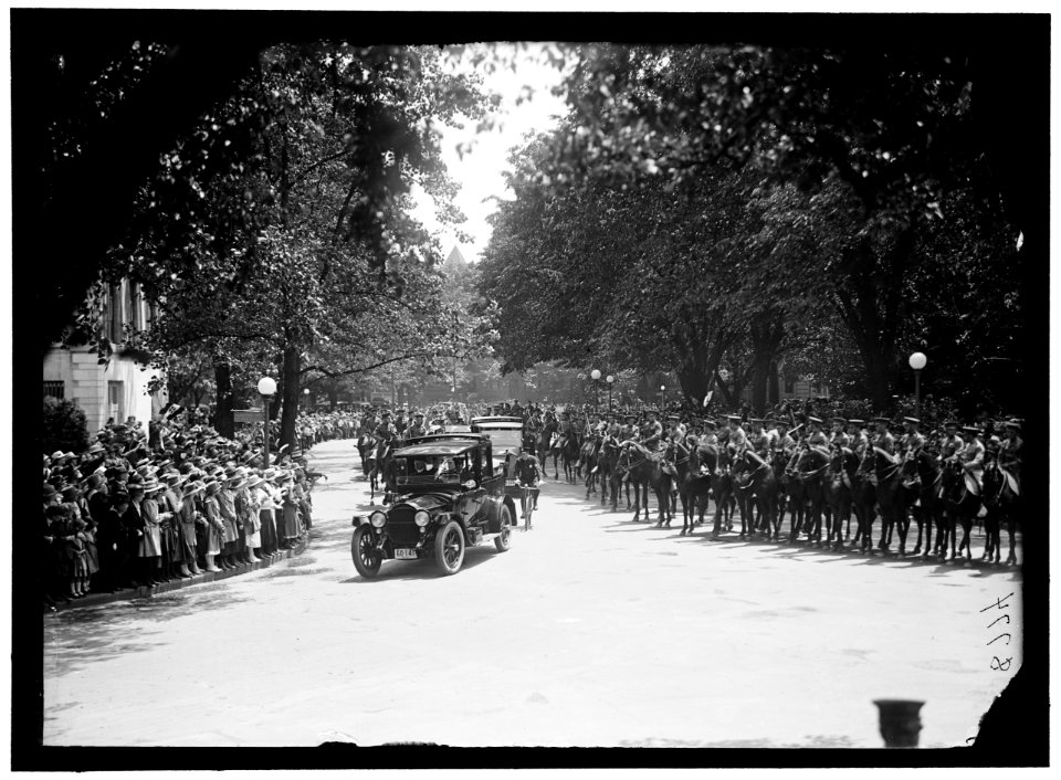 ITALIAN COMMISSION TO U.S. SCENES ON ARRIVAL, MAY 23, 1917 LCCN2016867787