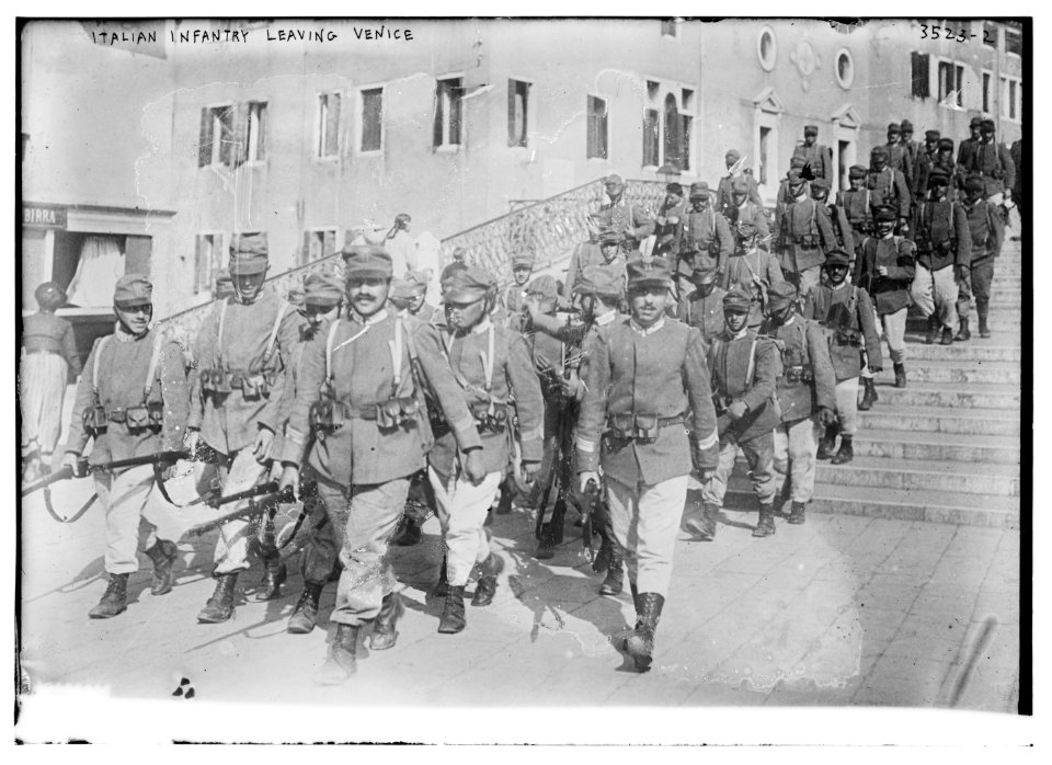 Italian Infantry leaving Venice LCCN2014699305