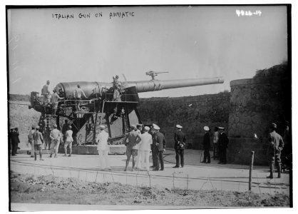 Italian gun on Adriatic LCCN2014708383