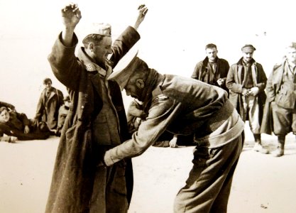 Italian prisoners after capture during an engagement near Agedabia, Libya, January 1942 (37245568285)