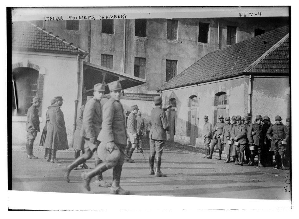 Italian soldiers, Chambery LCCN2014707153