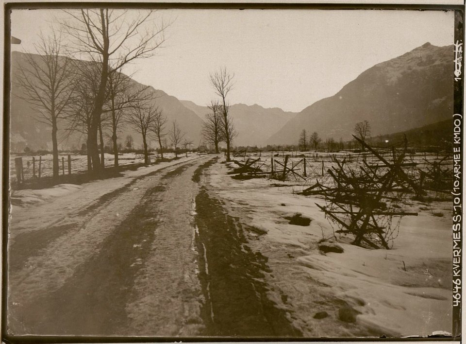 Italienische Hindernisse an der Strasse nach Flitsch (BildID 15731345)