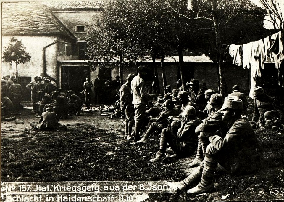 Italienische Kriegsgefangene aus der 8.Isonzoschlacht in Haidenschaft (BildID 15595363)