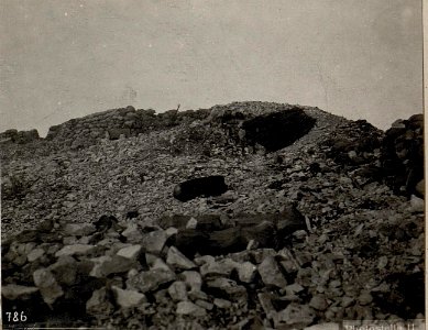 Italienische Stellung auf Monte Katze, im Vordergrund Gasabwehrsack. (BildID 15635892)