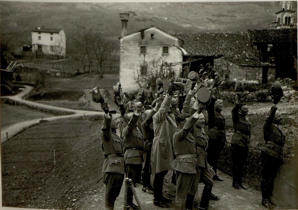 Isonzofrontreise Kaiser Karls I. am 10.4.1917 (BildID 15552275)