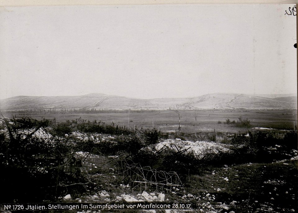 Italienische Stellungen im Sumpfgebiet vor Monfalcone. (BildID 15735047)