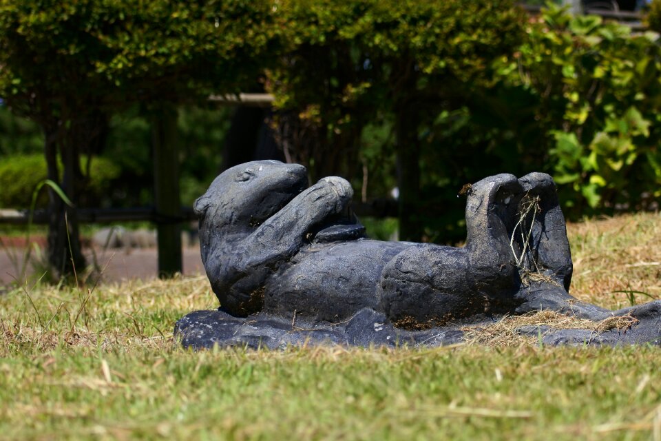 Objets d'art bench otter